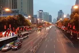 这里是绵阳最大的主干道，也是最繁华的地段。平常呢，堵车堵得厉视频封面