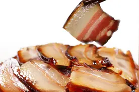 腊肉是生爆还是熟炒？重庆大厨教你做经典传统食材，满满全是干货视频封面