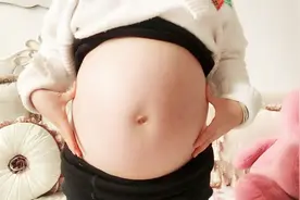 孕期长妊娠纹很苦恼？看看她是怎么预防的视频封面