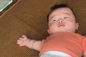 一诺学会翻身了视频封面