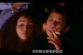 十三妹被几十人围仍然帅气淡定抽烟，一个电话对方马上放人视频封面