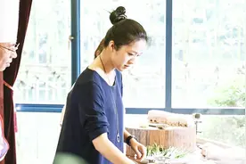 女神汤唯传来好消息：三年之后终于怀上了二胎视频封面