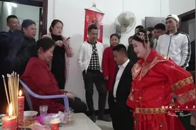 贵州一帅哥迎亲，单亲妈妈把闺女养大不容易，今天终于出嫁了视频封面