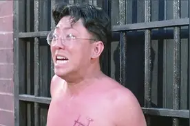 “快开门啊，我是你们队长阿威”，这段真的太可乐了！！