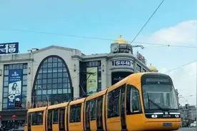 打卡上海网红公共交通工具，松江有轨电车视频封面