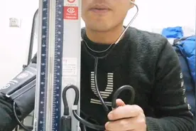 亲自讲解水银柱血压计使用方法，希望大家定期监测血压