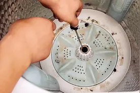 洗衣机不锈钢螺丝拧不掉，不用把波轮搞坏，这个办法真好使