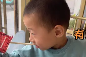 喝东西你们也咬吸管吗？