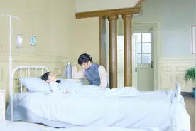 小女孩患了重病，妈妈变身超人日夜守护，母爱最伟大！视频封面