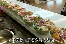 小伙卖100份杂烩面赚650元，里面的盐卤制作真简单，看了就会视频封面