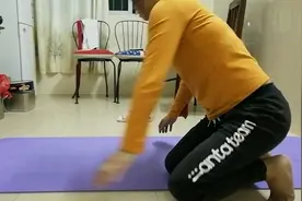 女性朋友想要胸部有弹性，就练这个动作视频封面