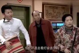 还是和父母分开住好一些！避免尴尬