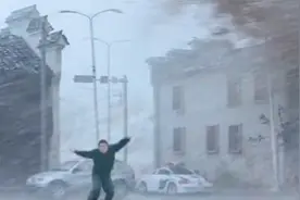 超强台风来袭，风力达到16级，随随便便吹飞一个人视频封面