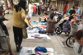 摆地摊一天能赚多少钱呢？地摊经济背后的缺陷，你要知道