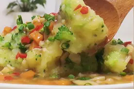 土豆不焖不炒，换种做法太好吃少油少盐营养又健康大人孩子太喜欢视频封面