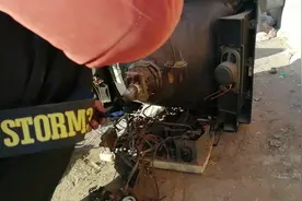 收废品收了一台21寸彩电，把内部的铜拆下来一称还不少！视频封面