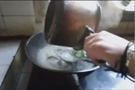 减肥的朋友看过来，好吃又不长胖的鲫鱼冬瓜汤做好了，太美味了。视频封面