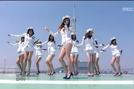 少女时代「Genie」MBC楼顶直升机场现场版，上演海军制服诱惑~