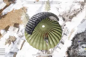 绝地求生雪地地图：落地快速捡到空投！如何与空投同时落地视频封面