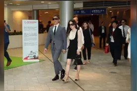 郭富城与老婆方媛现身马场为名下马匹打气 获得第二名的成绩视频封面