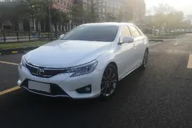 刚刚拿下高配14年丰田锐志，2.5V后驱，18寸轮毂视频封面