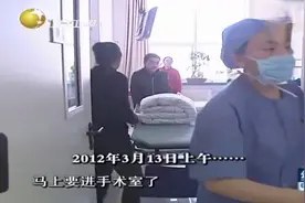 刚生下的小婴儿肚子上，竟趴着一个寄生胎！医生都惊呆了视频封面