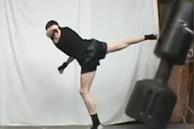 各种炫酷的腿法攻击！国外功夫高手炫技，眼花缭乱的招式！