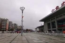 湖南龙弟：从株洲乘火车到六盘水两地温差大，下车被冻成狗视频封面