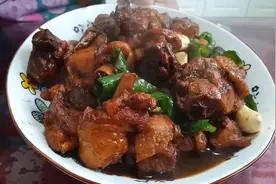 原来这才是红烧鸡块的正宗做法，鸡块软嫩越吃越香，看着都流口水视频封面