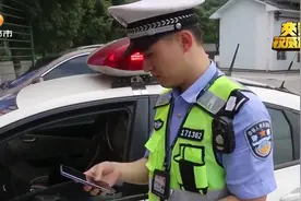 男子驾驶证暂扣期间驾车,卡口布控系统发预警,6分钟后被民警拦截视频封面