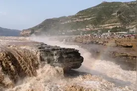 延安侧再观壶口瀑布，澎湃震撼，黄河大合唱应时应景，热血又沸腾视频封面