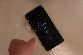 全网首发小米10至尊纪念版防水测试，小米10 Ultra能扛得住挑战么