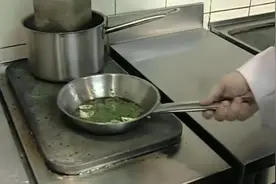 方便面生产全过程，从面粉成型到面饼制作，一条龙服务啊视频封面