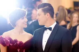 美国影星斯嘉丽·约翰逊秘密结婚 男方是名喜剧演员视频封面