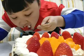 今年是宝贝搬入新家的第一个生日，特意给布置了一番宝贝好开心呀