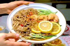 医生老公都点赞的酸汤荞麦面，减脂又营养#西瓜新人#视频封面