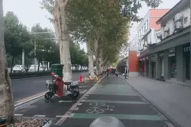 孩子一送幼儿园就生病？资深童装店主跟你聊聊26℃穿衣法则。视频封面