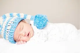 宝宝出生后第一次回家，应该由谁抱？别不当回事，这里面大有讲究视频封面