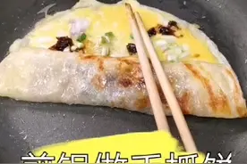 超简单，在家用煎蛋锅做又香又软热气腾腾的手抓饼