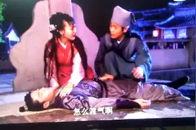 江晓宣掉水，金元宝英雄救美。却反被美人救。视频封面