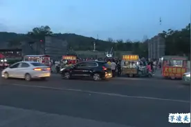 带你看看清真美食街的美景，道庙广场太热闹了，大鱿鱼很香啊视频封面