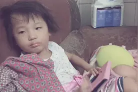 姐姐不起床，妈妈“的一招”乖乖起来