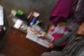 大哥在家整俩菜
把消毒用酒精喝了！