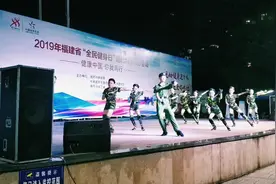 霸气舞姿！小学生迷彩拉丁舞，不输专业舞蹈，请全屏观看！视频封面