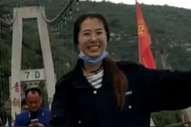 你恐高吗？万米高空玻璃栈道炸裂声音为你练胆视频封面