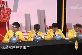 用美工刀在气球上刻字！少年们展示出色技能让人叹服，都是高手