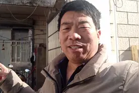 五十多岁男子跑腿做兼职，收入真不少，怎么做到的，看他怎么说视频封面