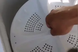 海尔洗衣机洗衣服咔咔响，看看是怎么回事，视频封面