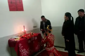 实拍湖南姑娘出阁:岳阳农村结婚，拜祖仪式，老祖宗留下的传统