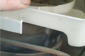 冰箱里面有难闻的味道自已动手就能搞定，希望能帮到你。视频封面